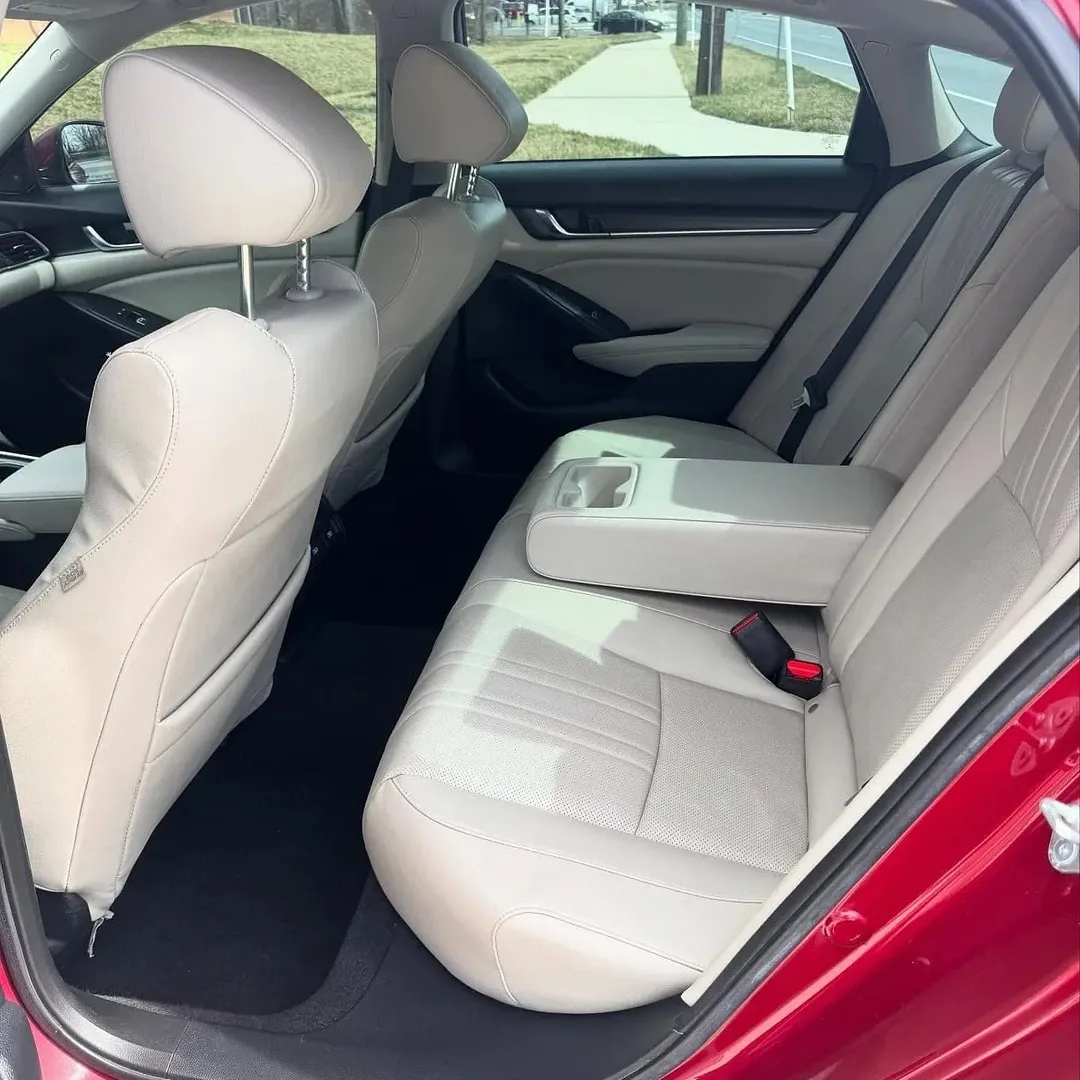 Honda Accord Touring 2.0 view 5