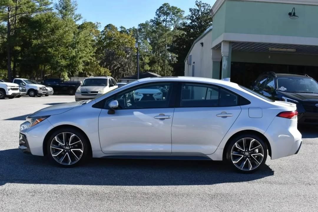 Toyota Corolla view 3