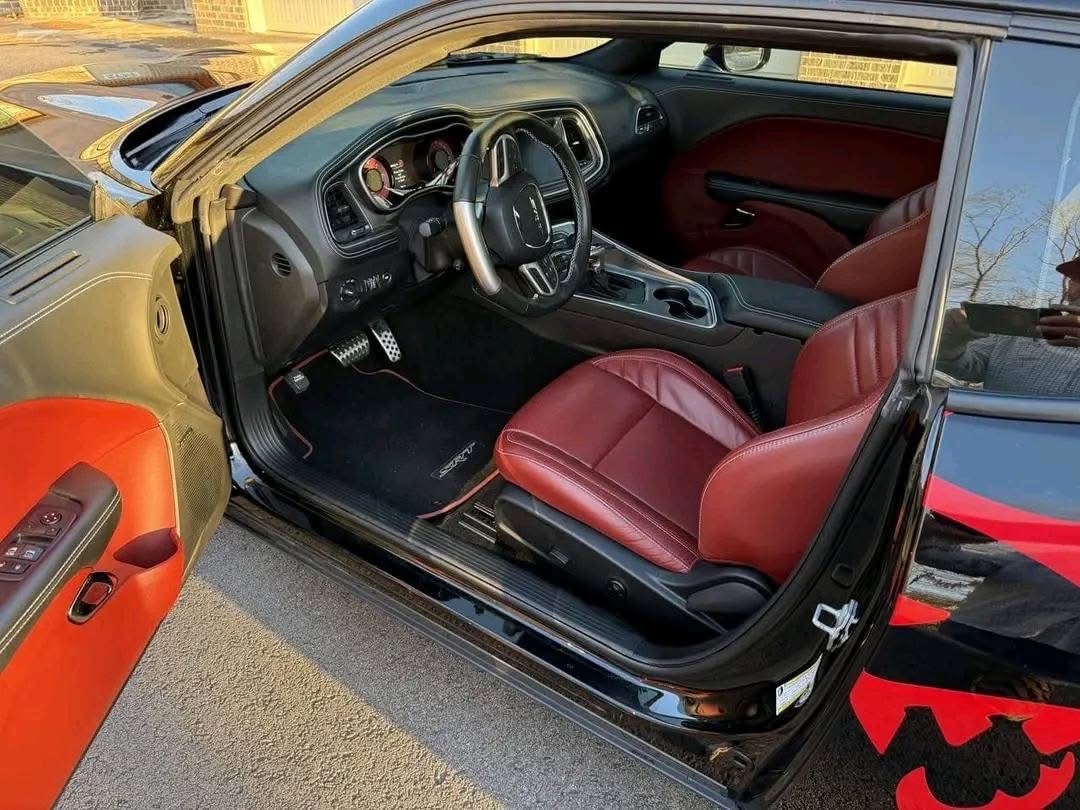 Dodge Challenger view 4