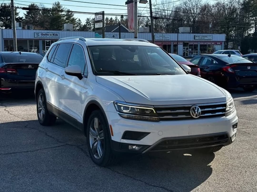 Volkswagen Tiguan 2.0T view 2