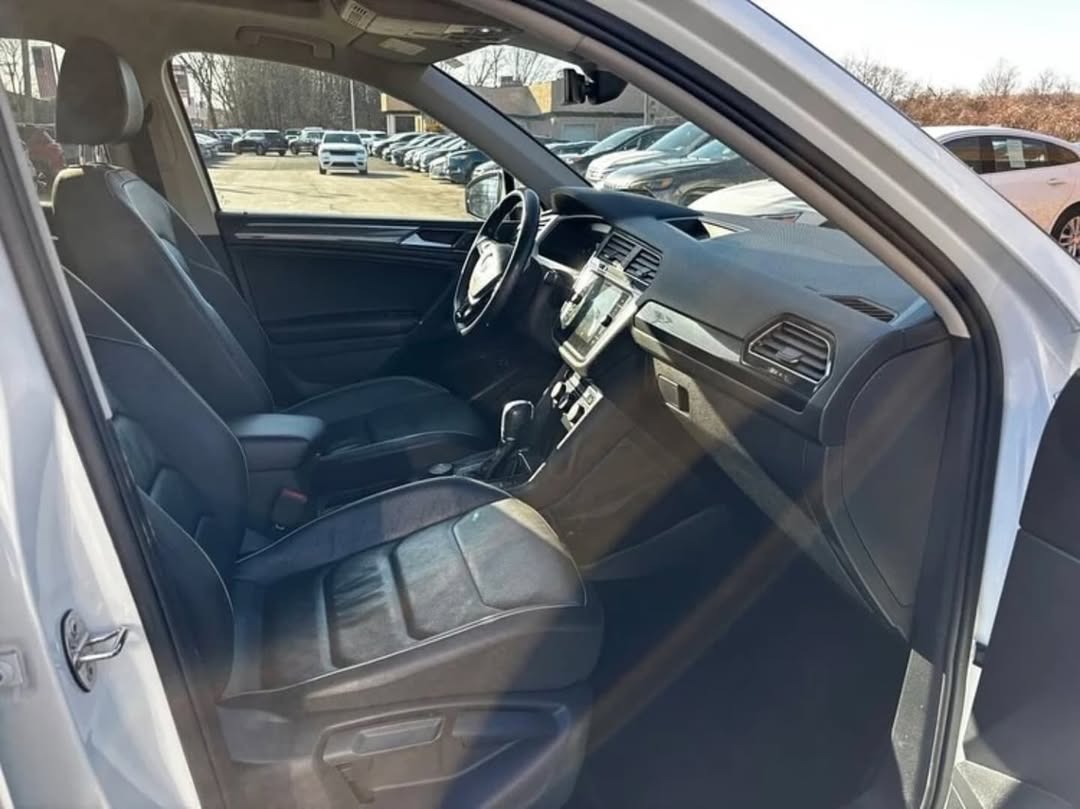 Volkswagen Tiguan 2.0T view 6