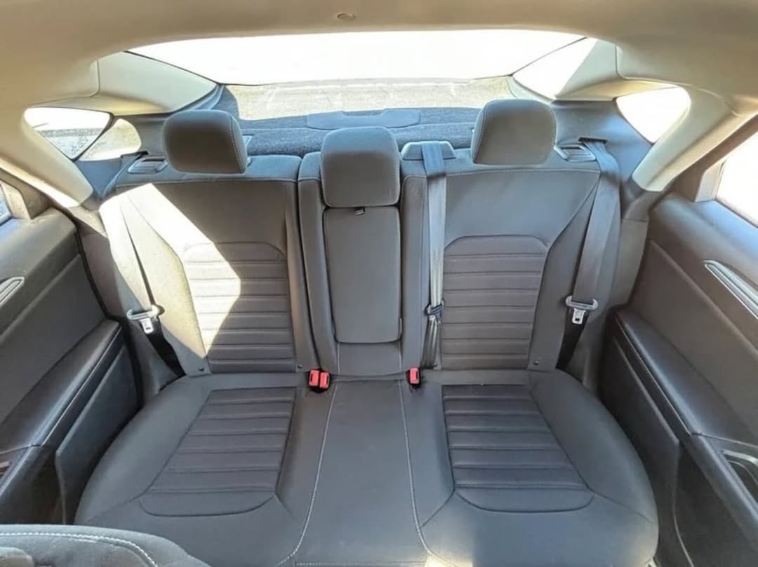 Volkswagen Tiguan 2.0T view 8