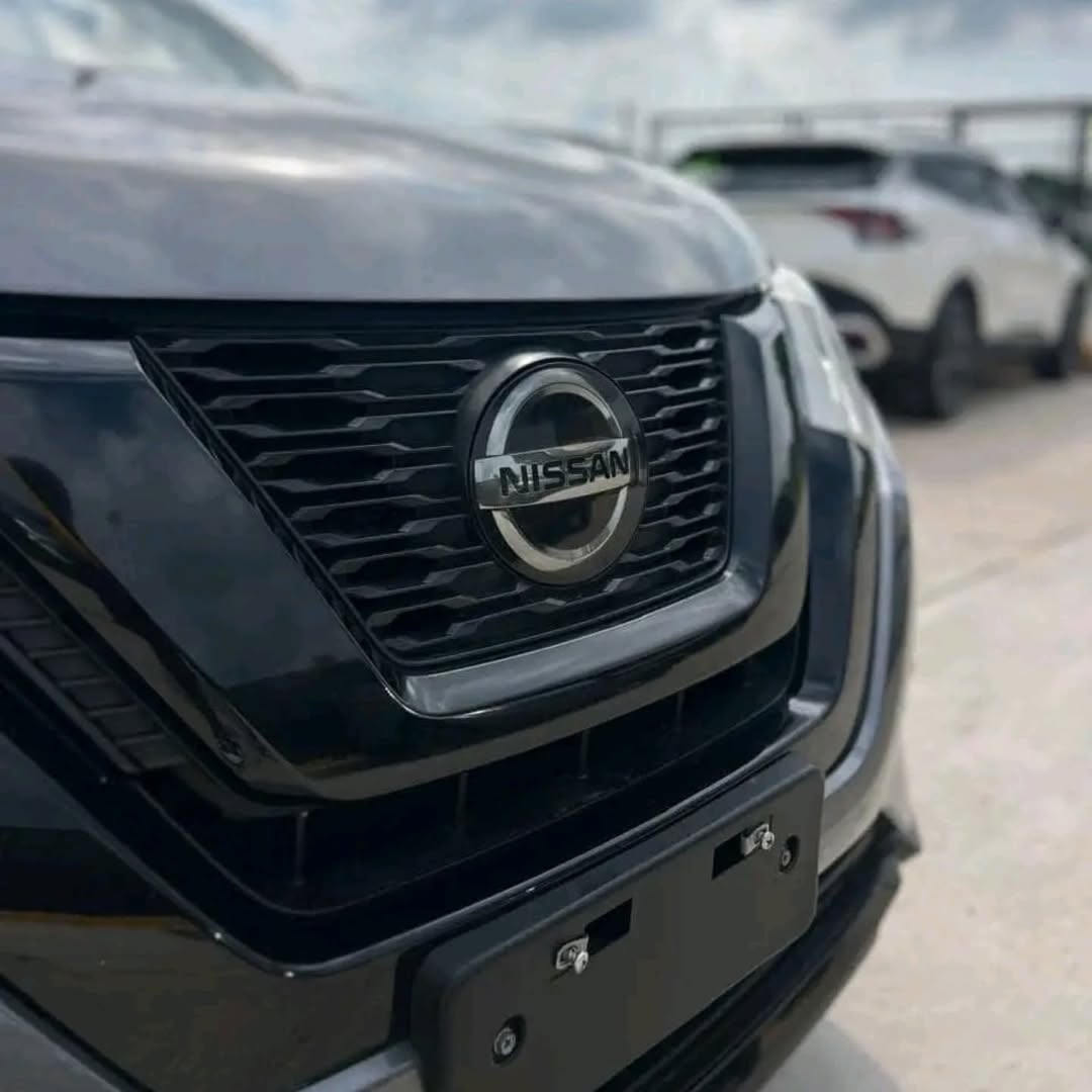 Nissan Rogue SV Midnight edition view 3
