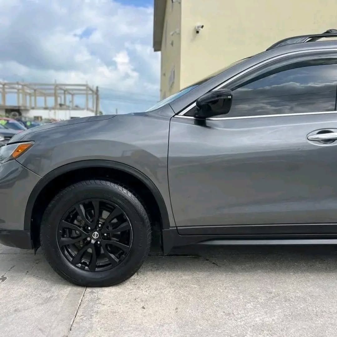 Nissan Rogue SV Midnight edition view 4