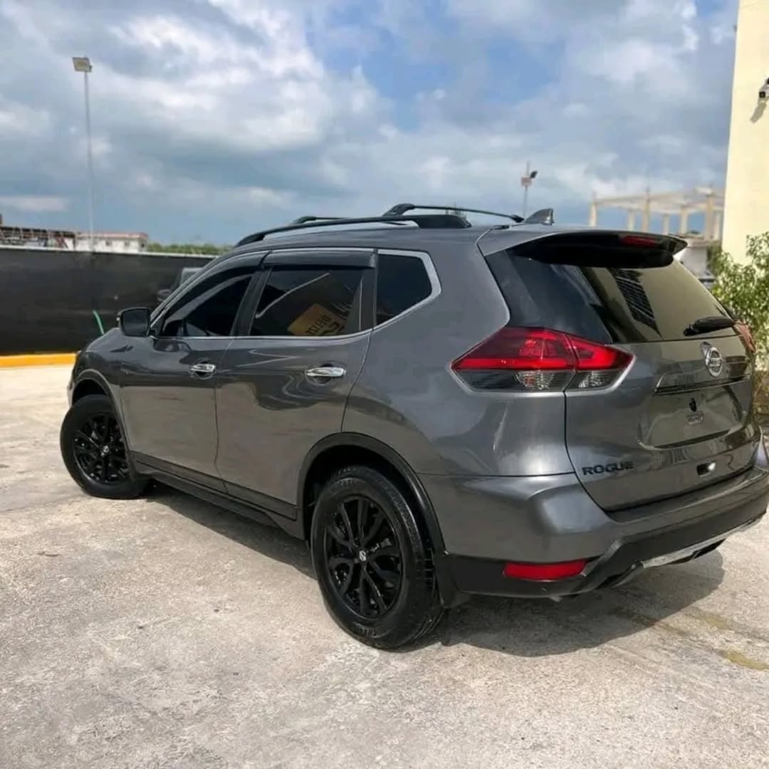 Nissan Rogue SV Midnight edition view 5