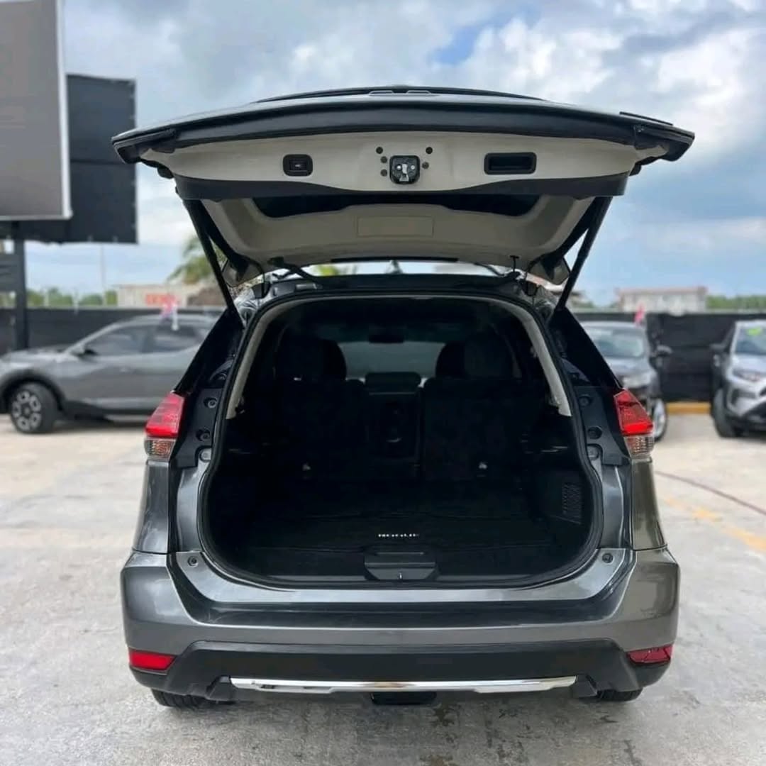 Nissan Rogue SV Midnight edition view 6