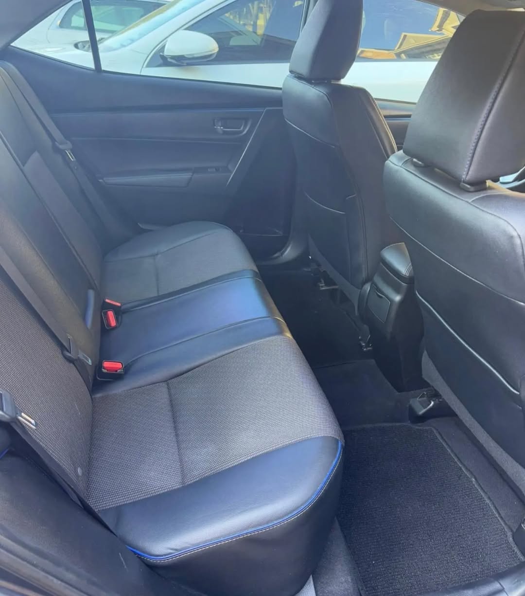 Toyota COROLLA L view 6