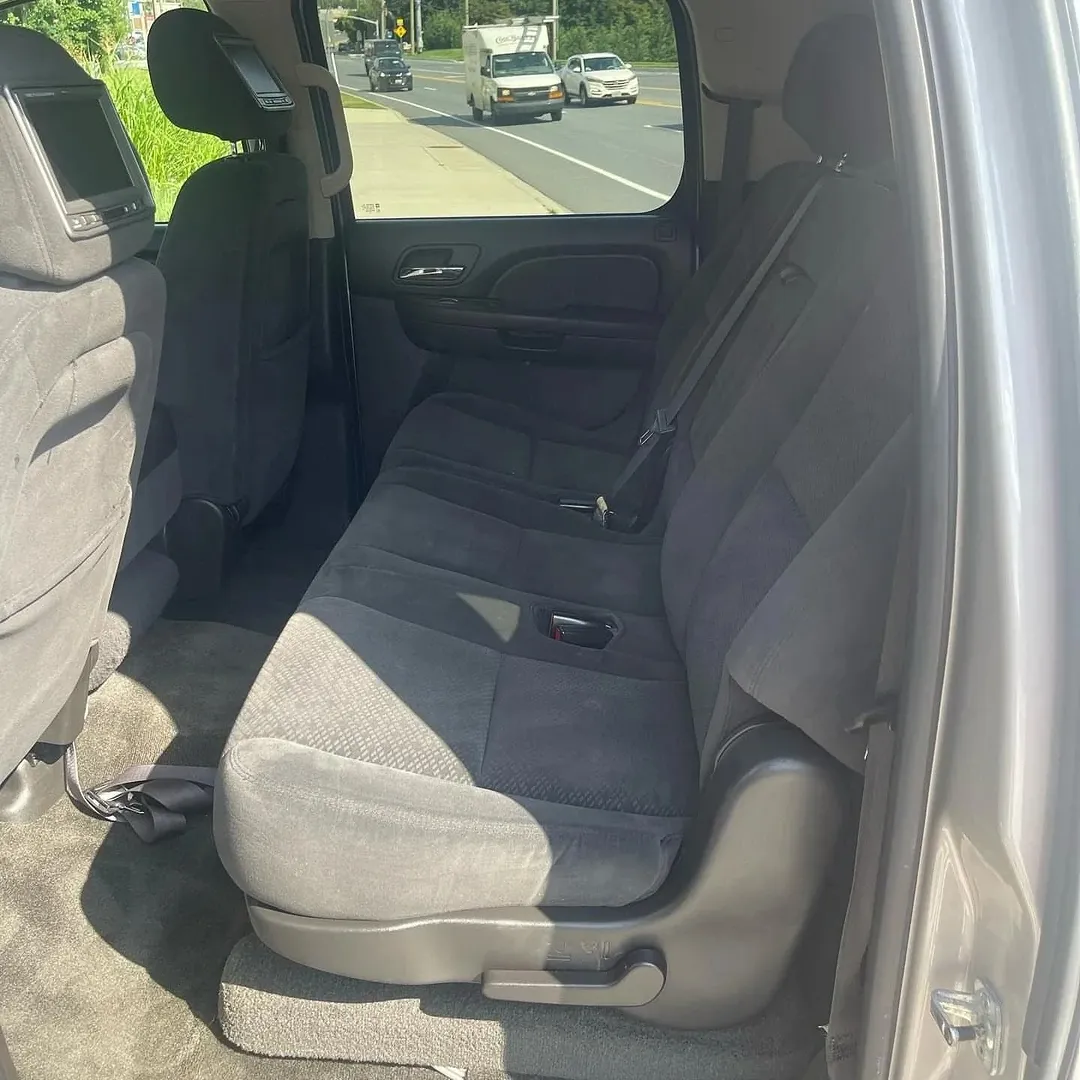 Chevrolet Suburban view 7