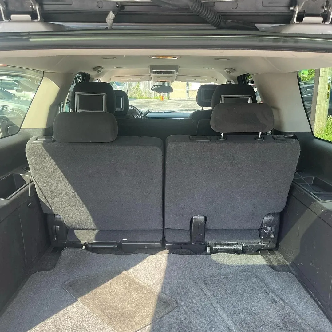 Chevrolet Suburban view 6