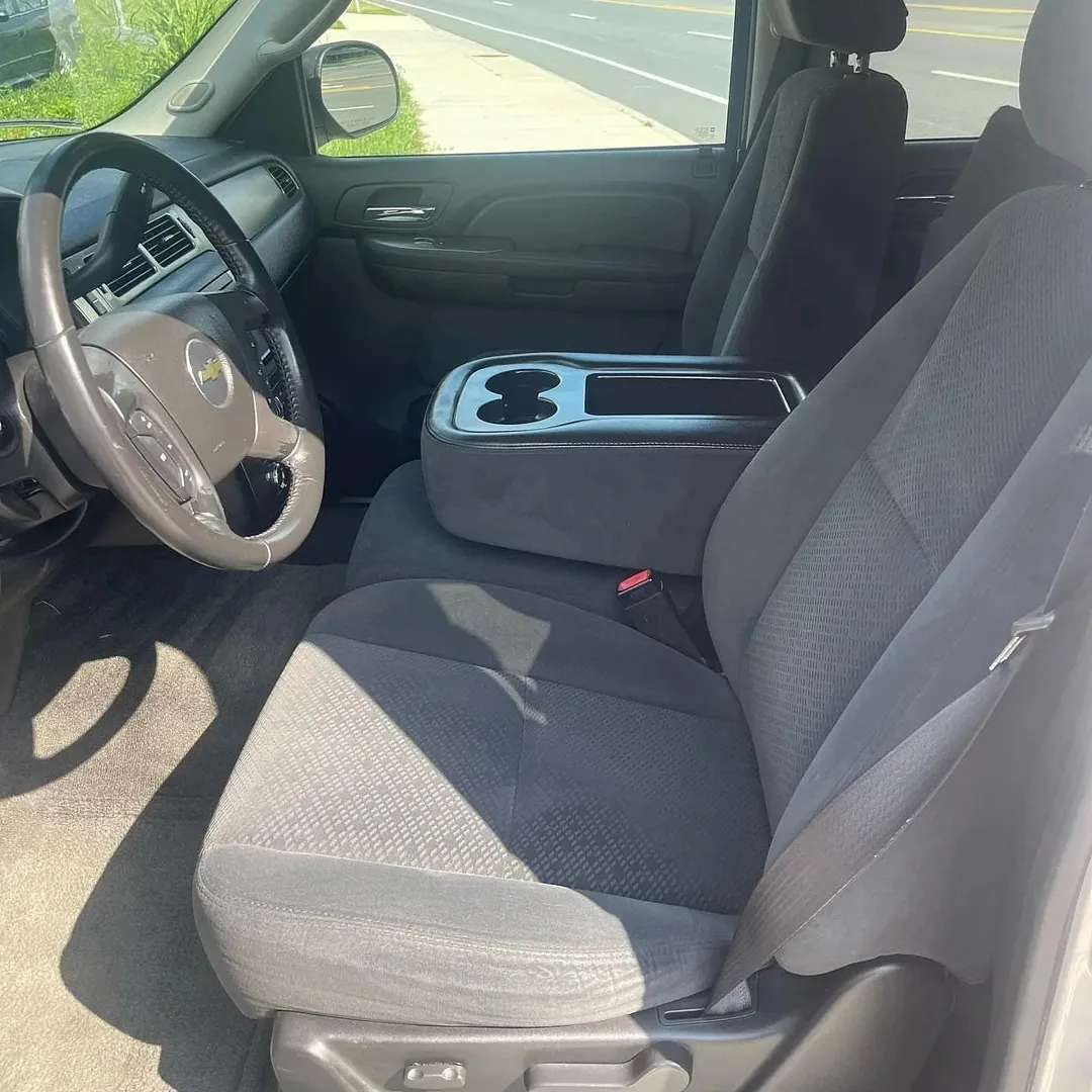 Chevrolet Suburban view 8