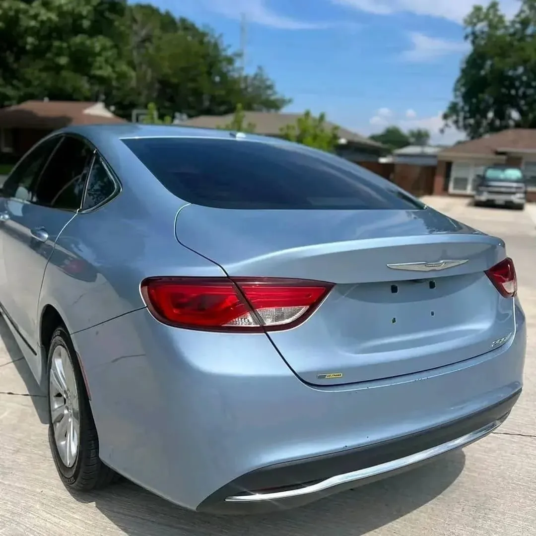 Chrysler 200 Limited view 2
