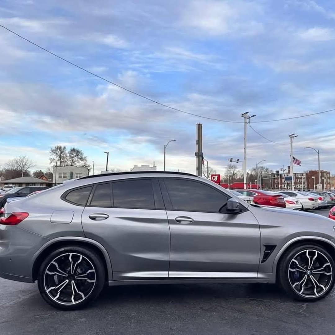 BMW X4M view 3