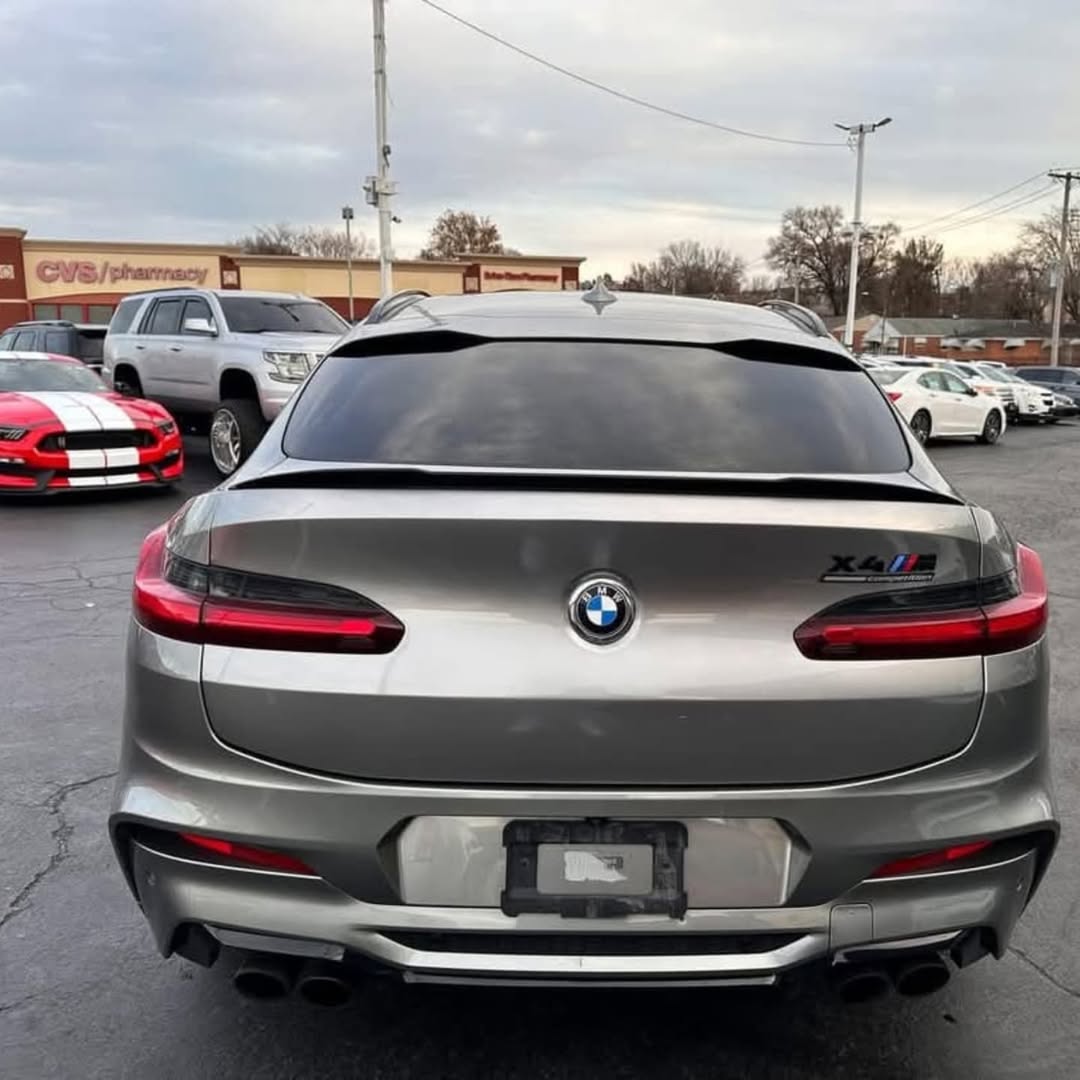 BMW X4M view 8