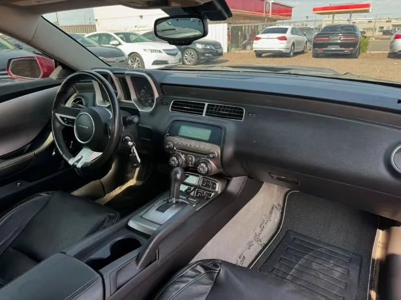 Chevrolet Camaro SS view 4