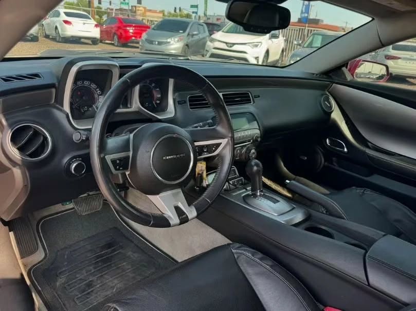 Chevrolet Camaro SS view 3
