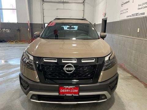 Nissan Pathfinder Rock Creek view 3