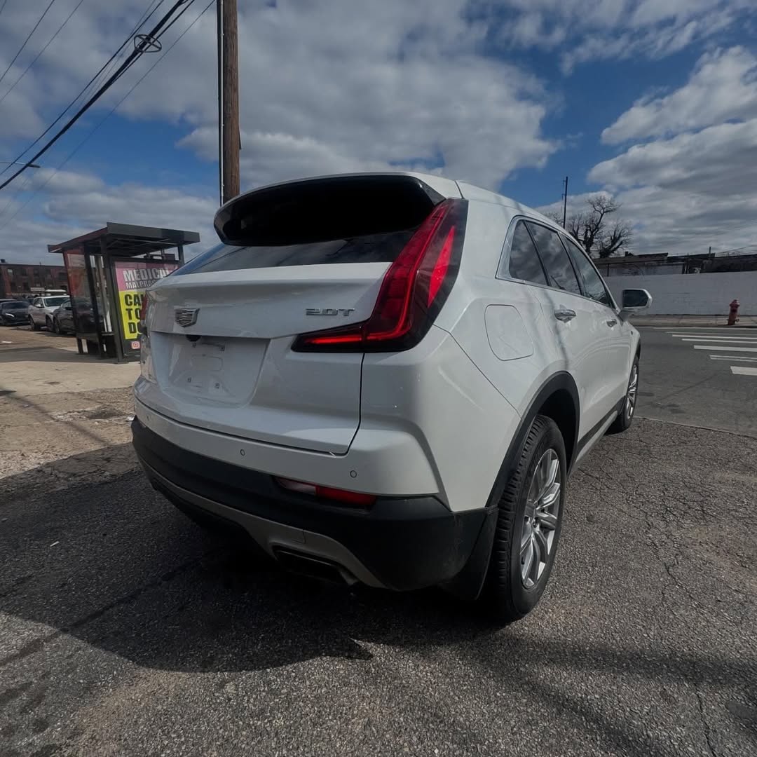Cadillac XT4 view 4