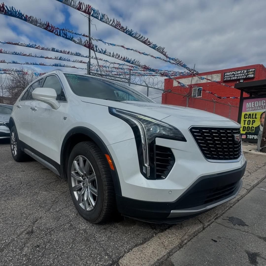 Cadillac XT4 view 3