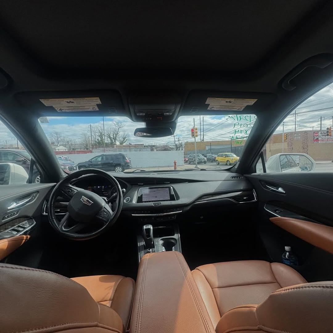 Cadillac XT4 view 5