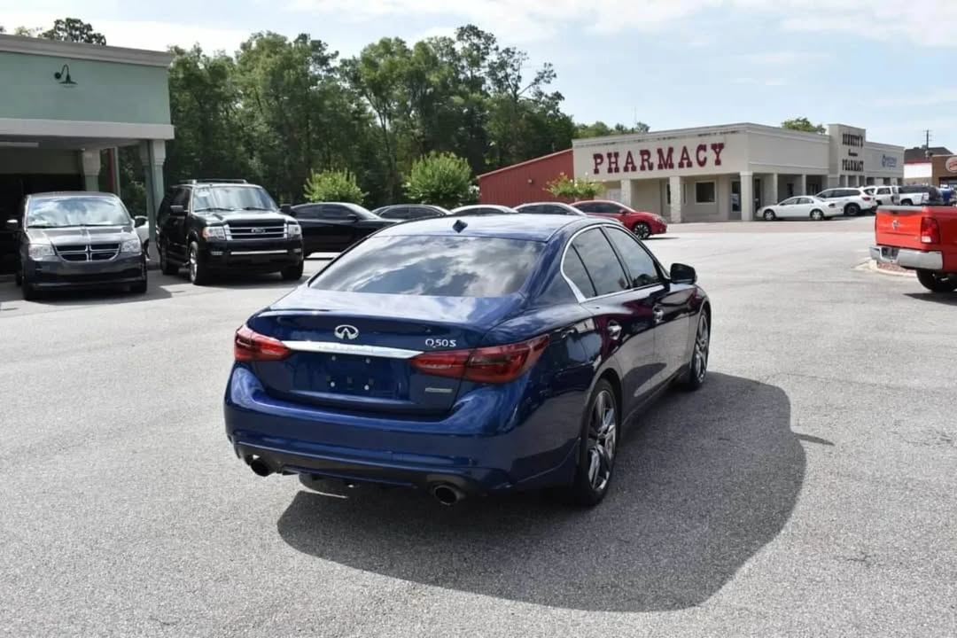 Infiniti Q50 Signature Edition view 4