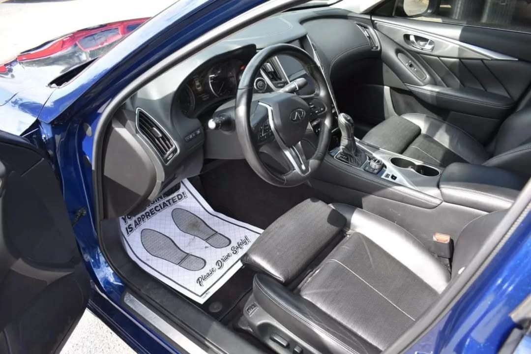 Infiniti Q50 Signature Edition view 5