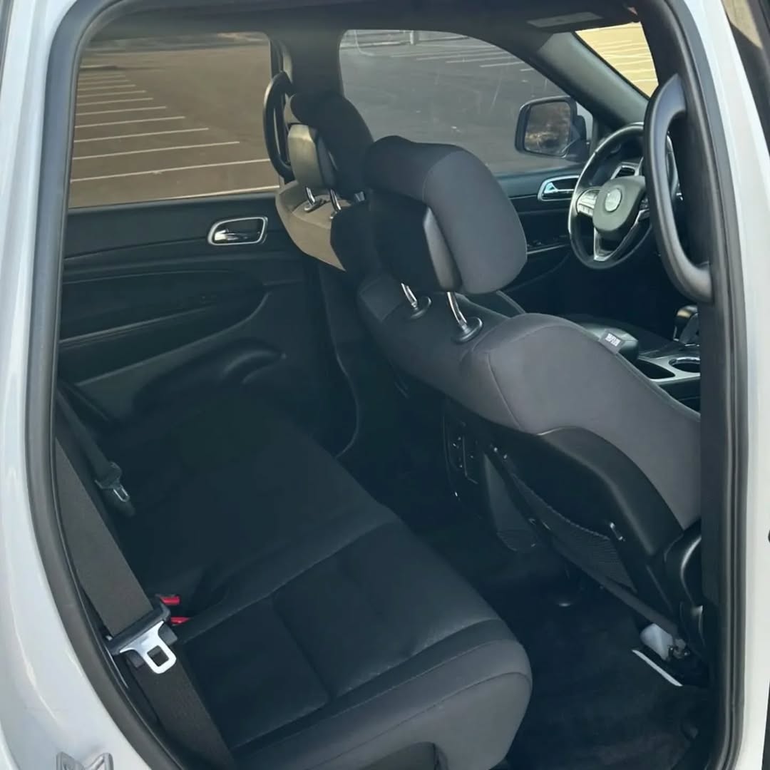 Jeep Grand Cherokee Laredo view 6