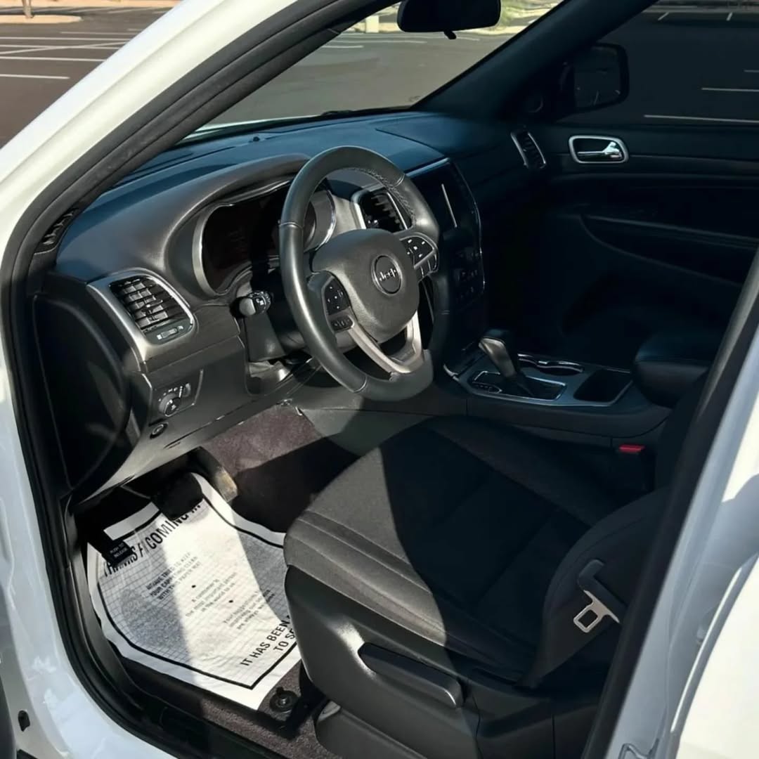 Jeep Grand Cherokee Laredo view 5
