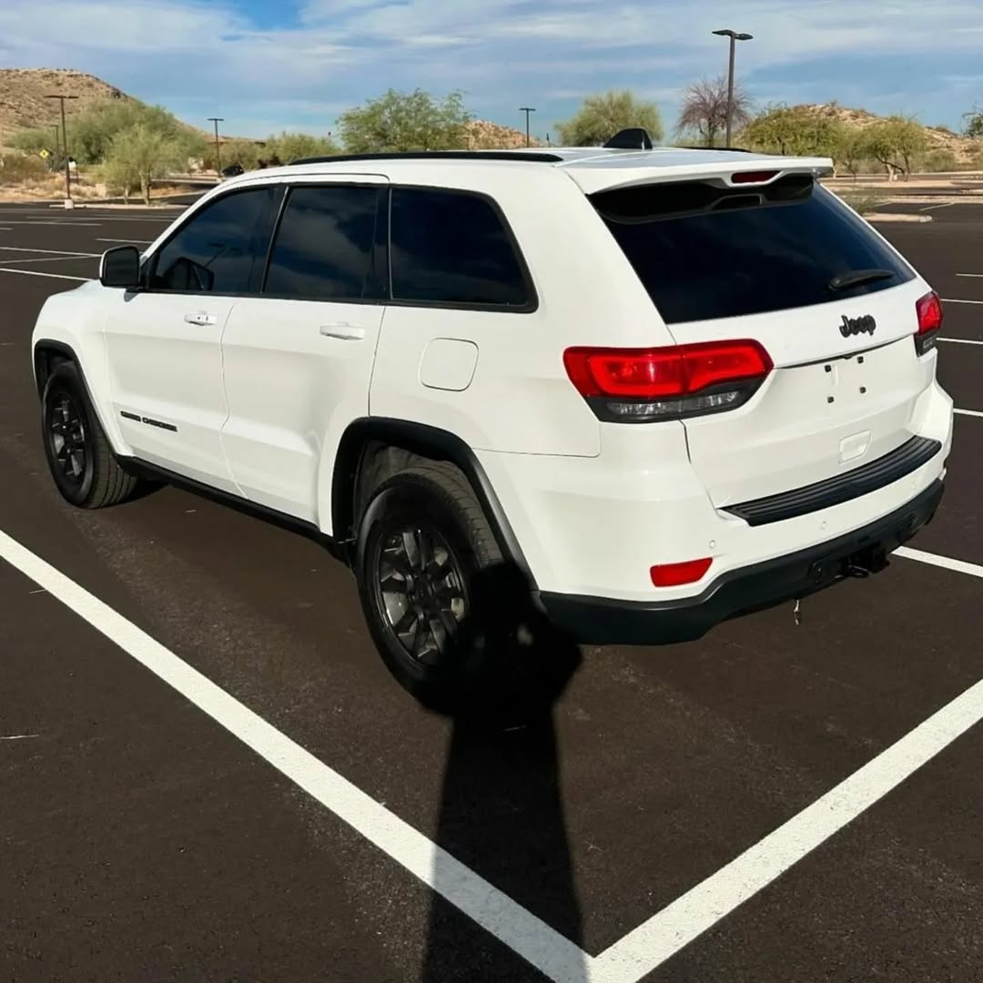 Jeep Grand Cherokee Laredo view 7