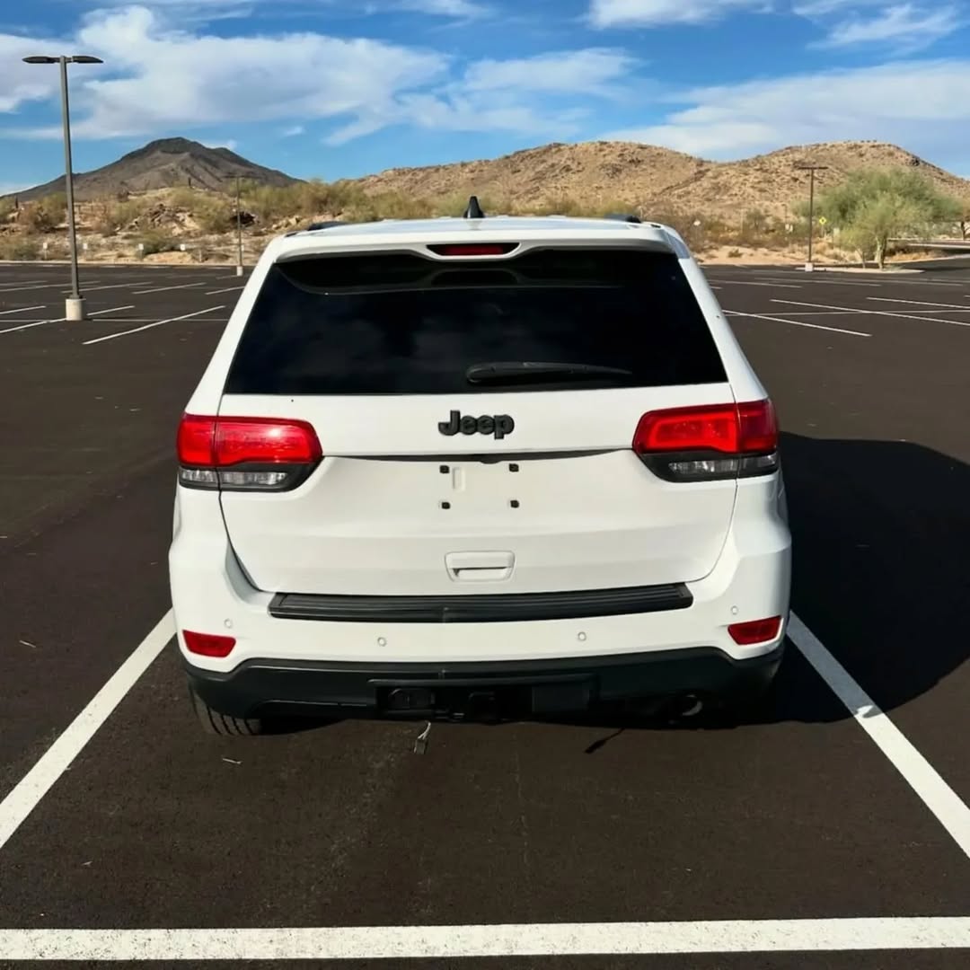 Jeep Grand Cherokee Laredo view 8