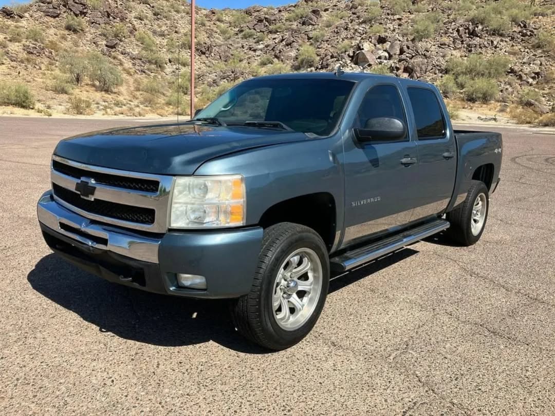 Chevrolet Silverado 1500 view 2