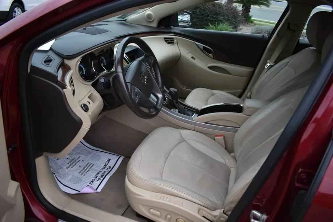 Buick LaCrosse view 4