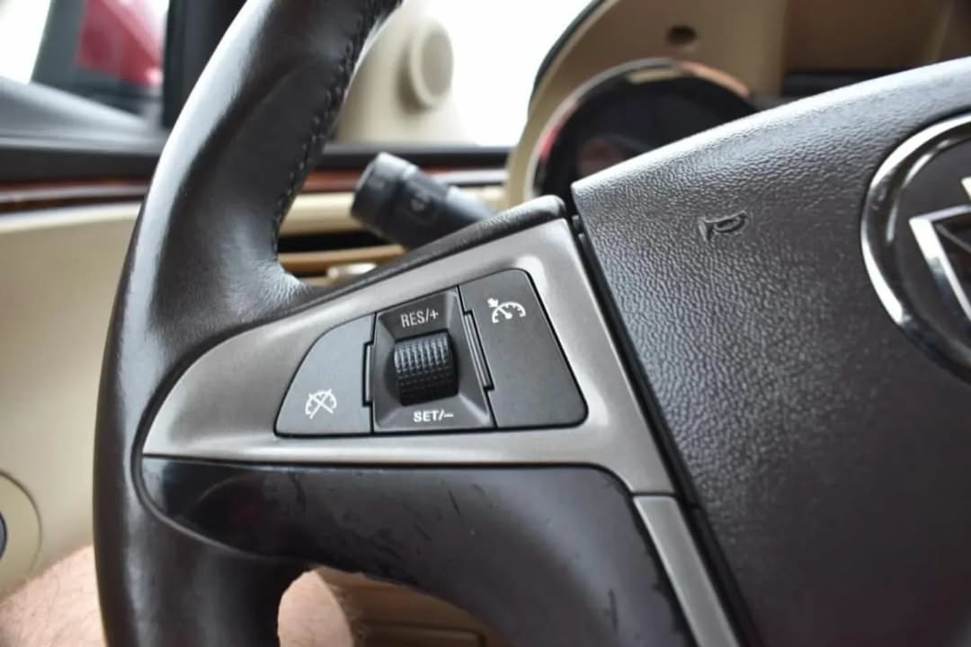 Buick LaCrosse view 5
