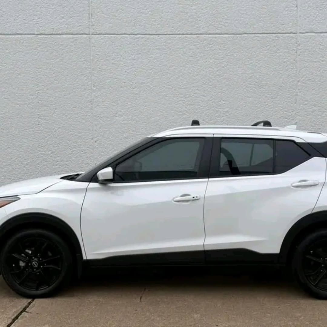 Nissan Kicks SV view 4