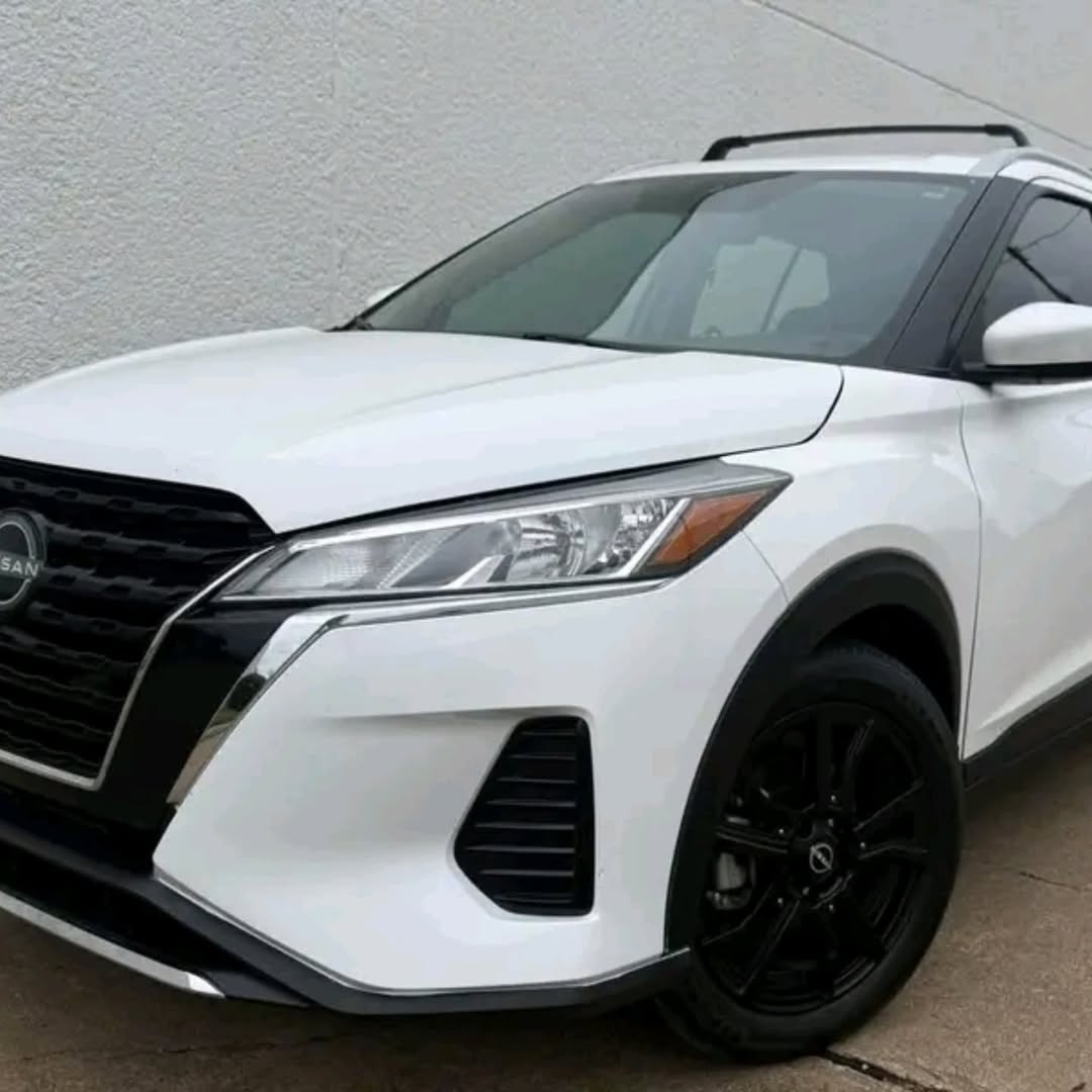 Nissan Kicks SV view 3