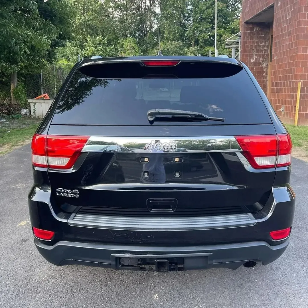 Jeep Grand Cherokee view 4