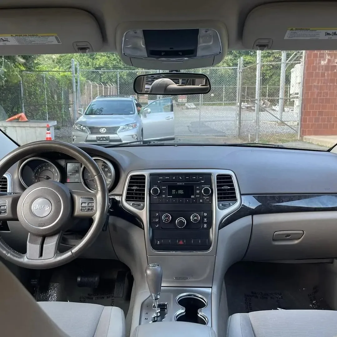 Jeep Grand Cherokee view 5