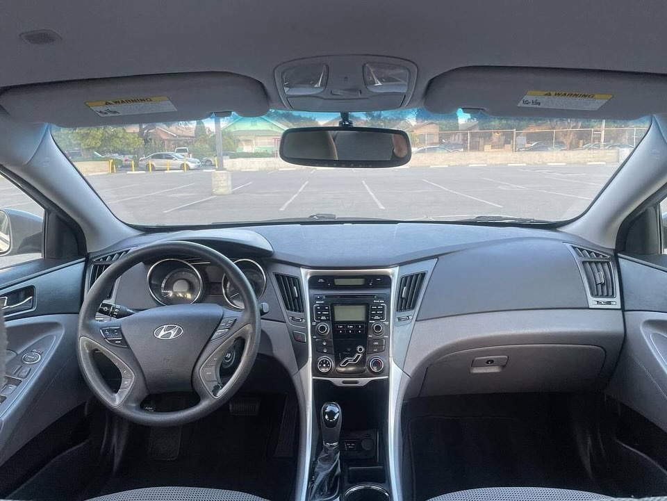 Hyundai Sonata GLS view 2