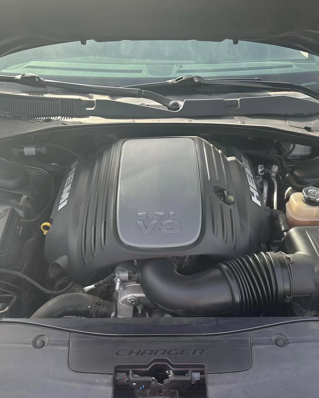 Dodge Charger RT V8 5.7L Hemi view 3