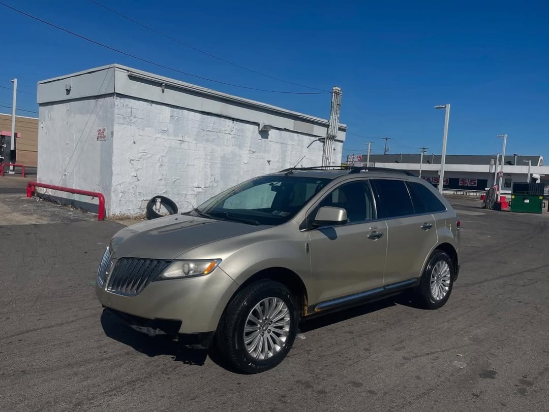 Lincoln MKT view 3