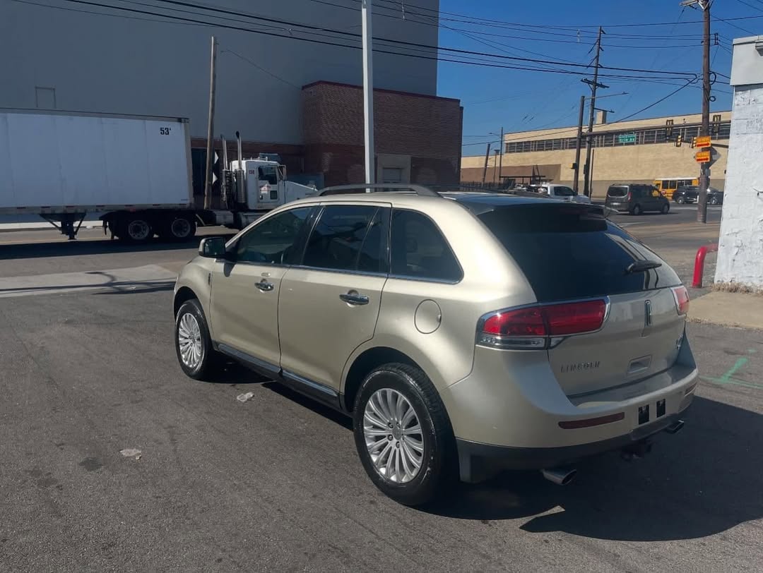 Lincoln MKT view 6