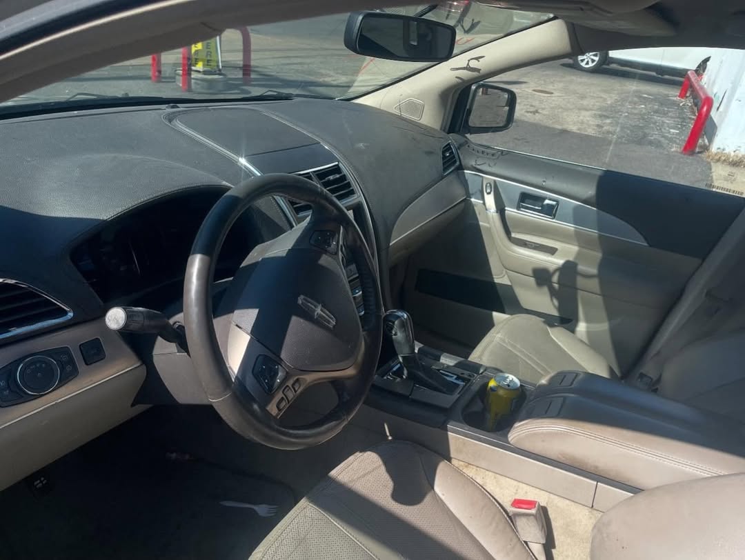 Lincoln MKT view 5