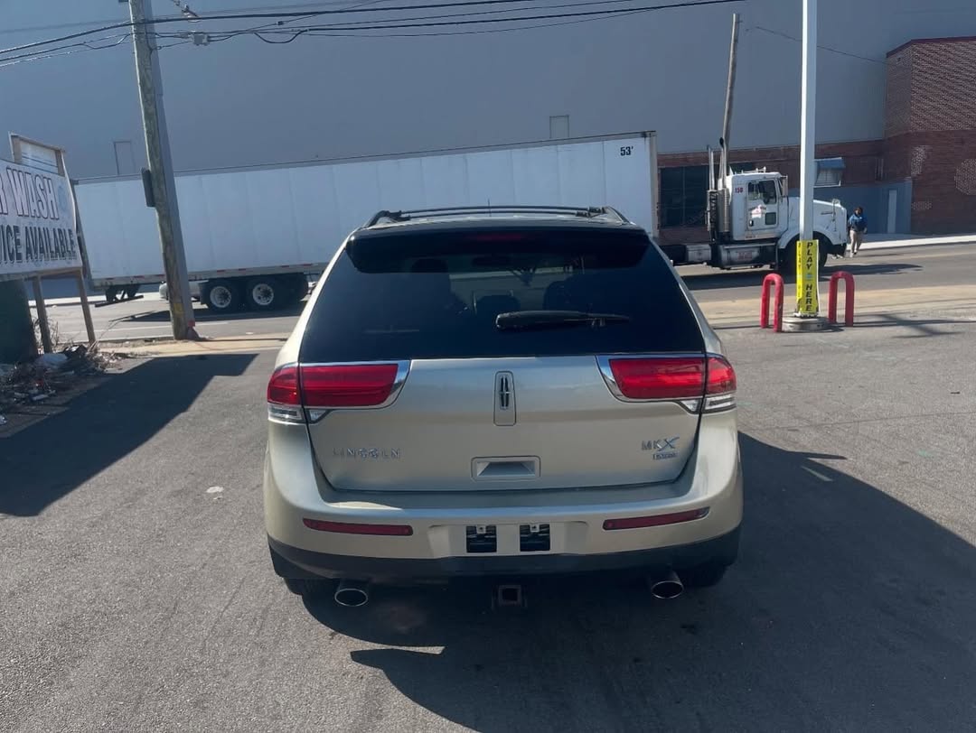Lincoln MKT view 8