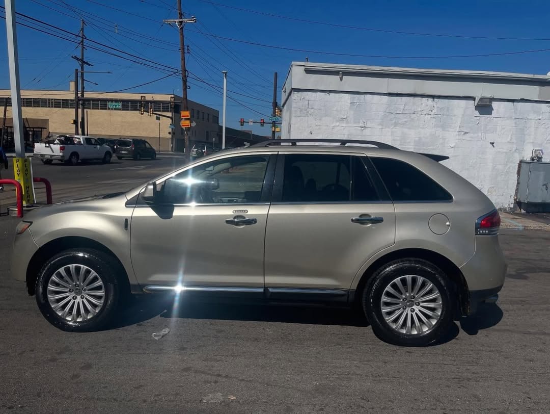 Lincoln MKT view 7