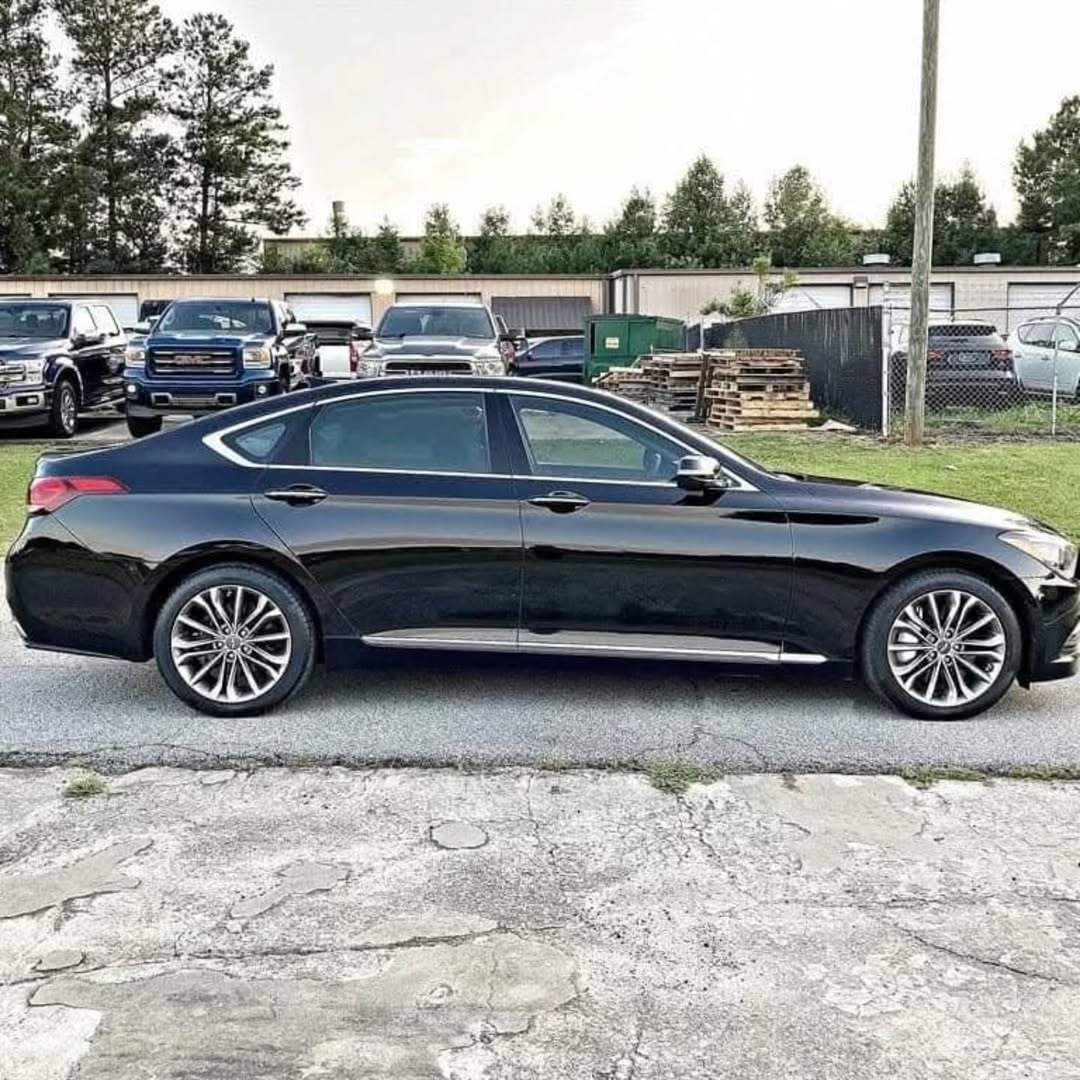 Hyundai Genesis view 3