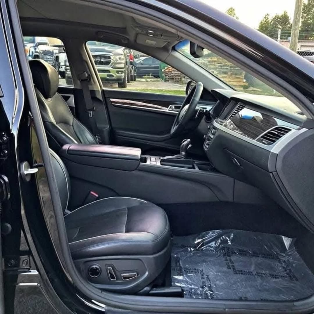Hyundai Genesis view 4