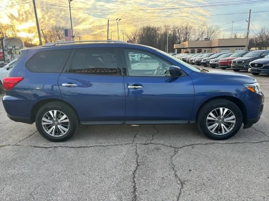 Nissan Pathfinder SL view 7