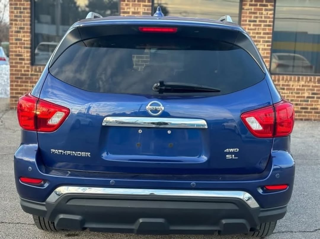 Nissan Pathfinder SL view 8