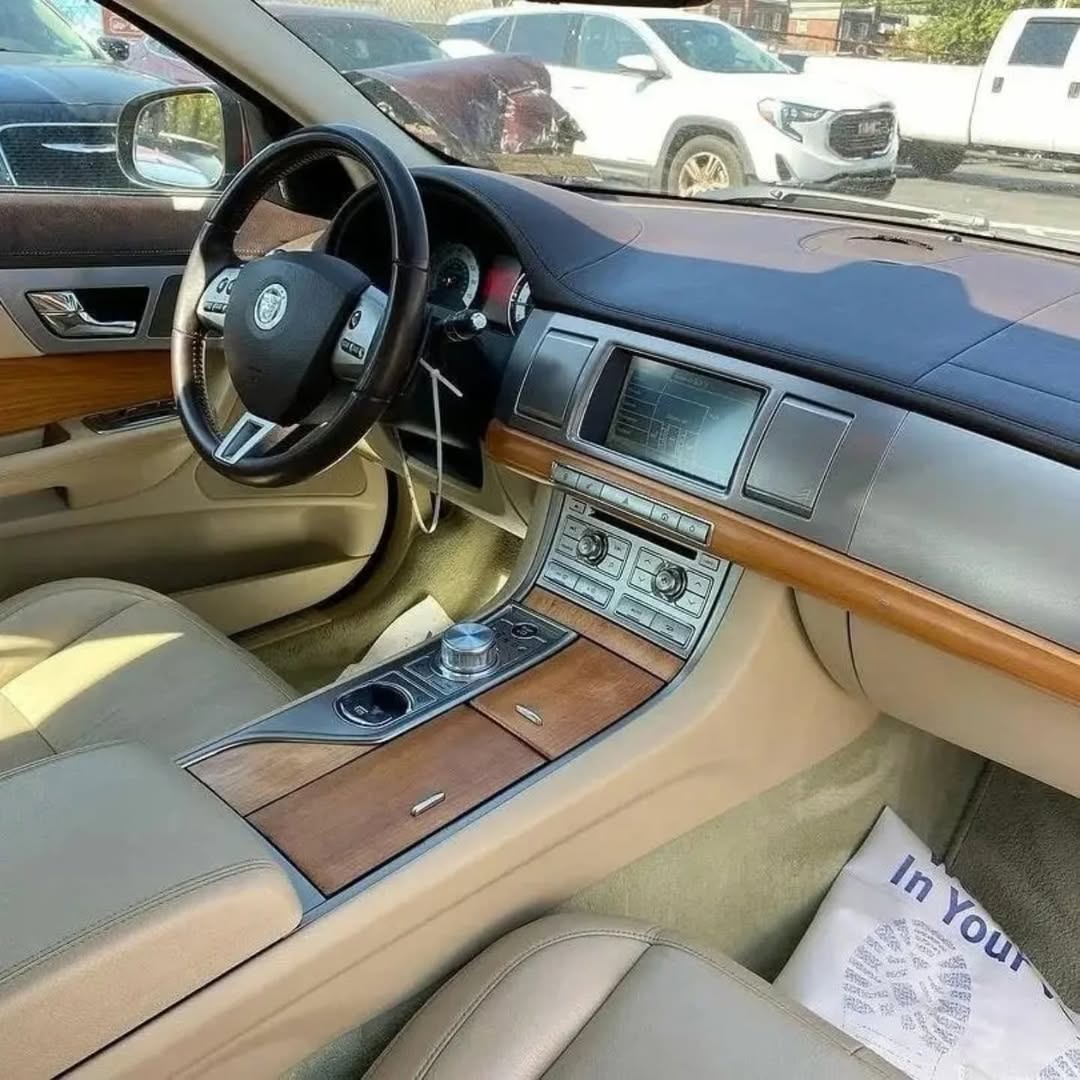 Jaquar XF view 4