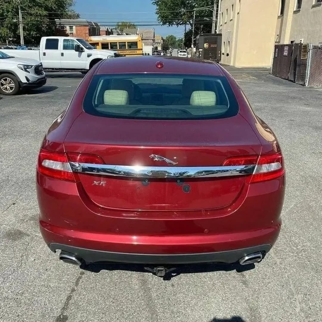 Jaquar XF view 7