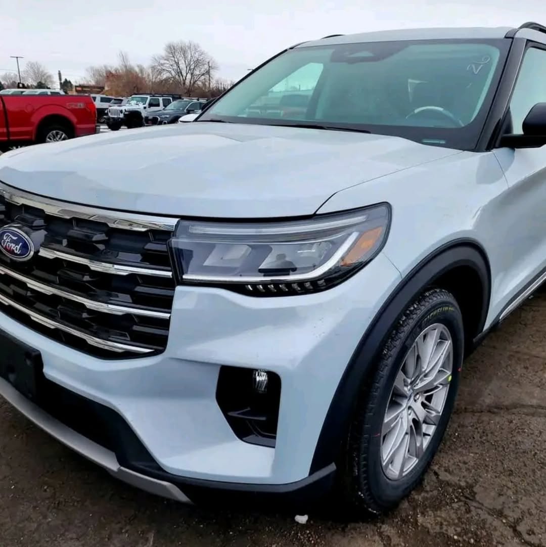 Ford Explorer view 2
